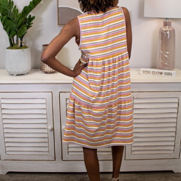 Mock neck dress - Picture 3 of 6